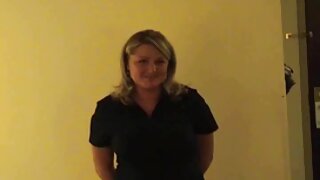 მიმზიდველი ქერა ლამა ...